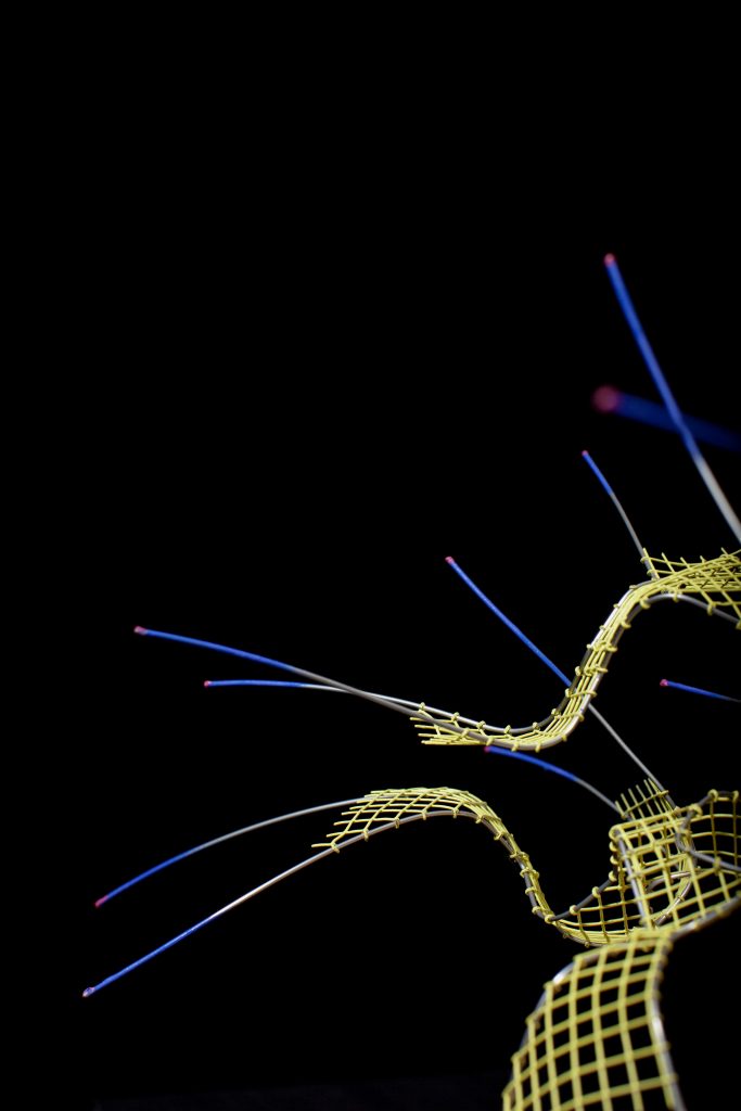 Fig 8. Constelación RV 235-243-166 Año: 2023 Dimensiones: 60 x 50 x 30 Malla galvanizada, alambre inox, pintura FOTO: Paula Pez